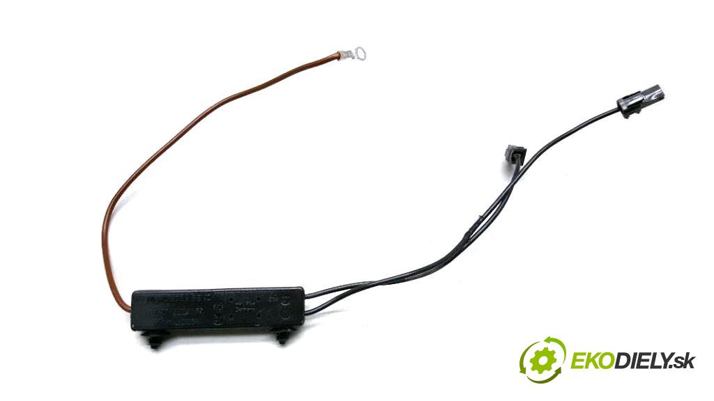 MERCEDES-BENZ C220 CDI W204 2007 136 kW W204 2148 Zosilňovač antenový A2048709189 (Zosilňovače)