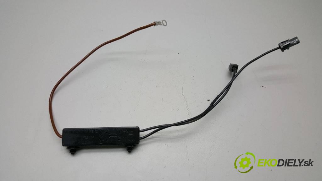MERCEDES-BENZ C220 CDI W204 2007 136 kW W204 2148 Zosilňovač antenový A2048709189 (Zosilňovače)
