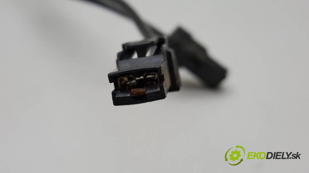 MERCEDES-BENZ C220 CDI W204 2007 136 kW W204 2148 Zosilňovač antenový A2048709189 (Zosilňovače)