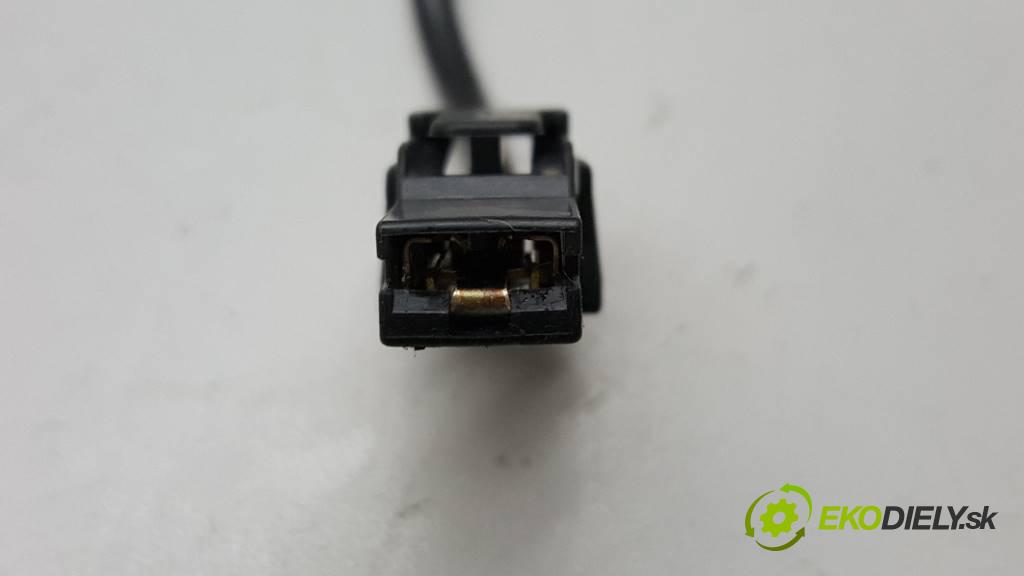 MERCEDES-BENZ C220 CDI W204 2007 136 kW W204 2148 Zosilňovač antenový A2048709189 (Zosilňovače)