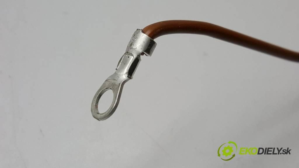 MERCEDES-BENZ C220 CDI W204 2007 136 kW W204 2148 Zosilňovač antenový A2048709189 (Zosilňovače)