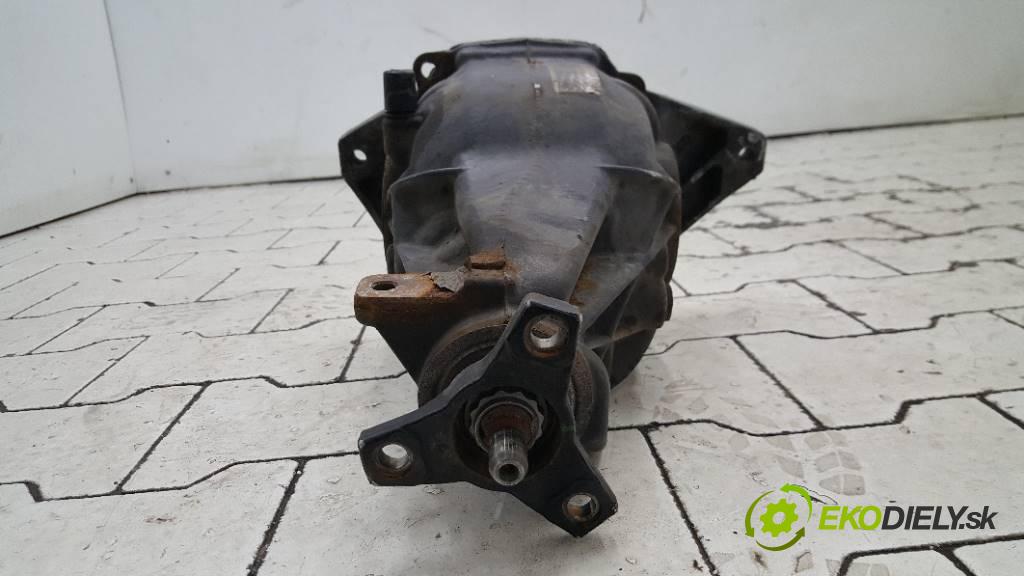 MERCEDES-BENZ C220 CDI W204 2007 136 kW W204 2148 Most zadní část diferenciál 45/17   2043502400   A2033510605 (Zadní)