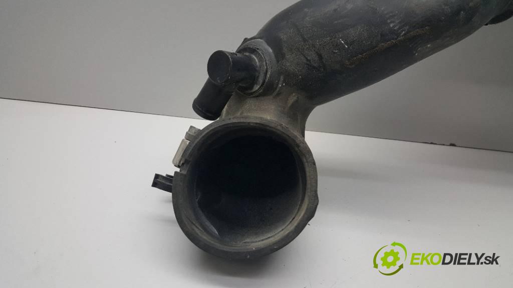 SUBARU FORESTER III 2010 147 kW III 2.0 Rúra hadice trubka vzduchu A12AG05 (Hadice chlazení vzduchu)