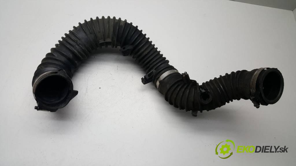 RENAULT TRAFIC II VIVARO 2010 114 kW VIVARO 1996,00 Rúra hadice trubka vzduchu 8200806067   (Hadice chlazení vzduchu)