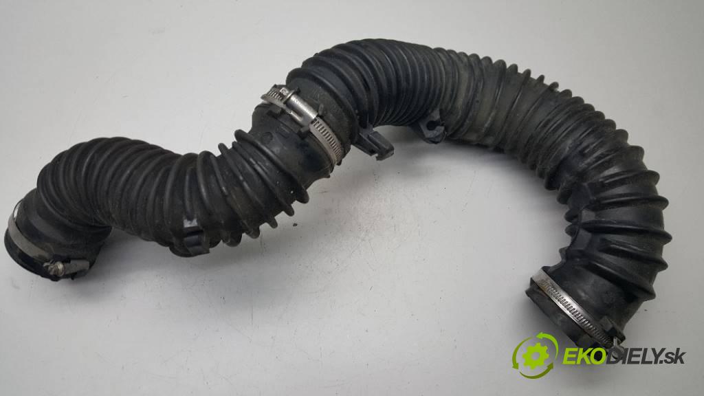 RENAULT TRAFIC II VIVARO 2010 114 kW VIVARO 1996,00 Rúra hadice trubka vzduchu 8200806067   (Hadice chlazení vzduchu)