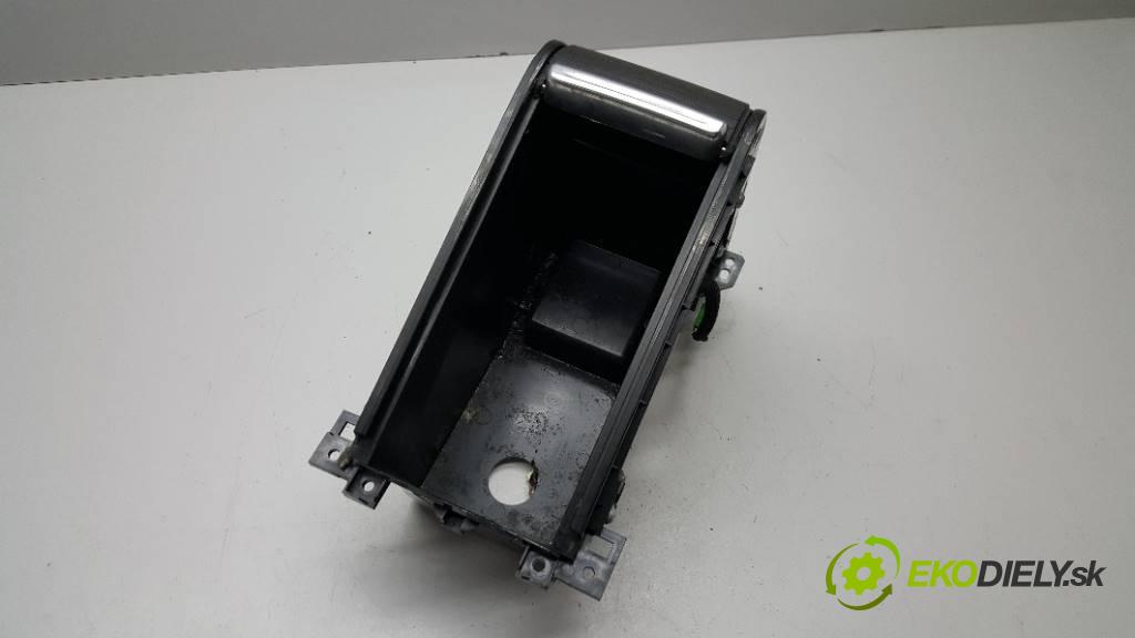 VOLVO V 60  2012 114 kW    1560,00 ccm Priehradka, kastlík prístrojovky 30791467   3986887