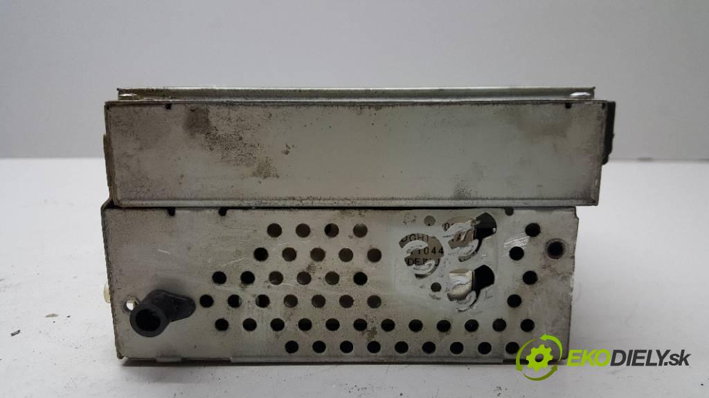 VOLVO V 60  2012 114 kW   1560,00 ccm RADIO 31358278AA  CF6N-18C815-AA   (Audio zariadenia)