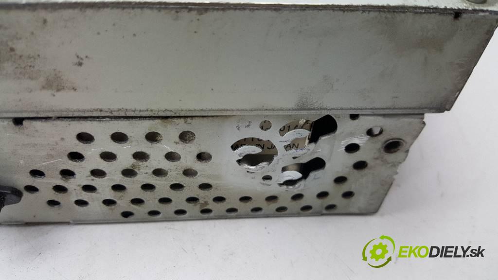 VOLVO V 60  2012 114 kW   1560,00 ccm RADIO 31358278AA  CF6N-18C815-AA   (Audio zariadenia)