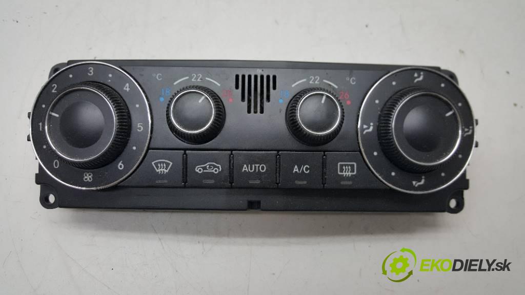 MERCEDES-BENZ C200 KOMPRESSOR W203 C SPORT COUPE 2006 163 kW W203 C SPORT COUPE 1796 Panel ovládania kúrenia KLIMATYZACJI  A2038304085 (Prepínače, spínače, tlačidlá a ovládače kúrenia)
