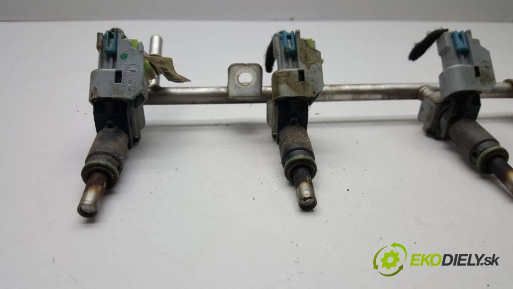 OPEL ASTRA J 1.6 2015 115 kW J 1.6 1598,00 Lišta vstrekovacia 55573667 (Vstrekovacie lišty)