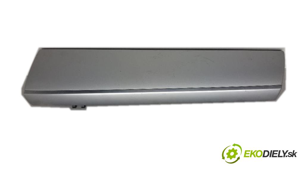 BMW X5    E70  Priehradka, kastlík spolujazdca PORYSOWANA  (Priehradky, kastlíky)