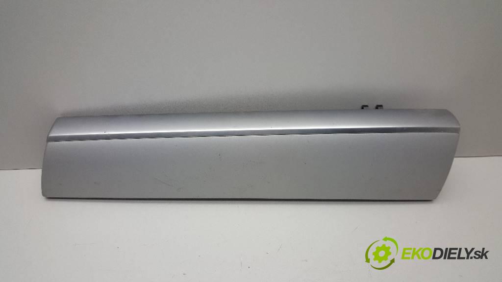 BMW X5    E70  Priehradka, kastlík spolujazdca PORYSOWANA  (Priehradky, kastlíky)