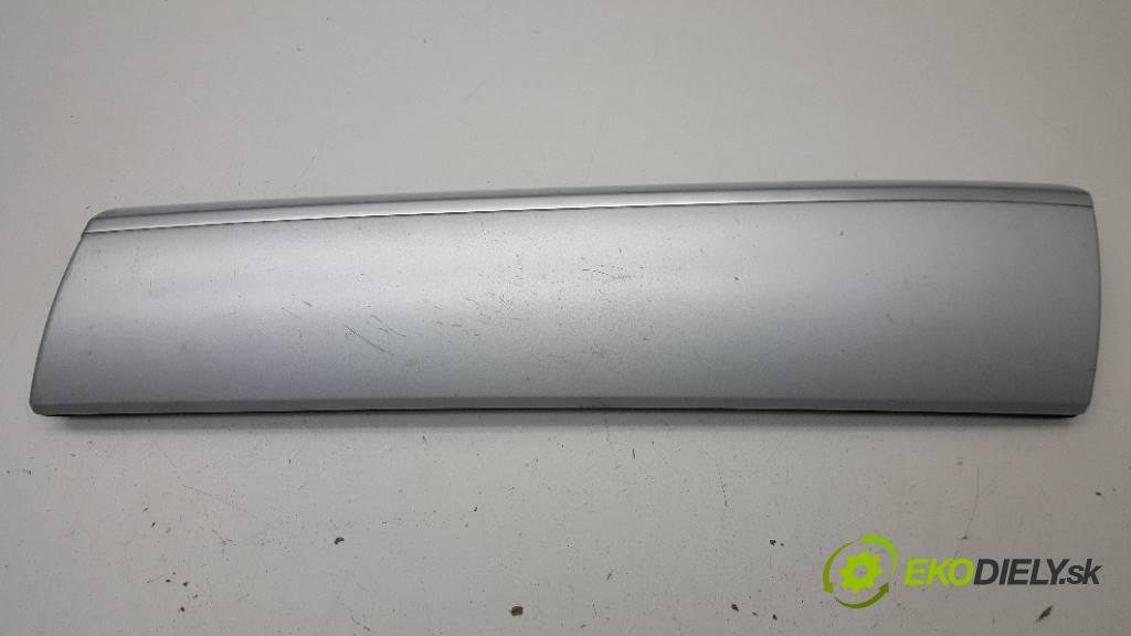 BMW X5    E70  Priehradka, kastlík spolujazdca PORYSOWANA  (Priehradky, kastlíky)