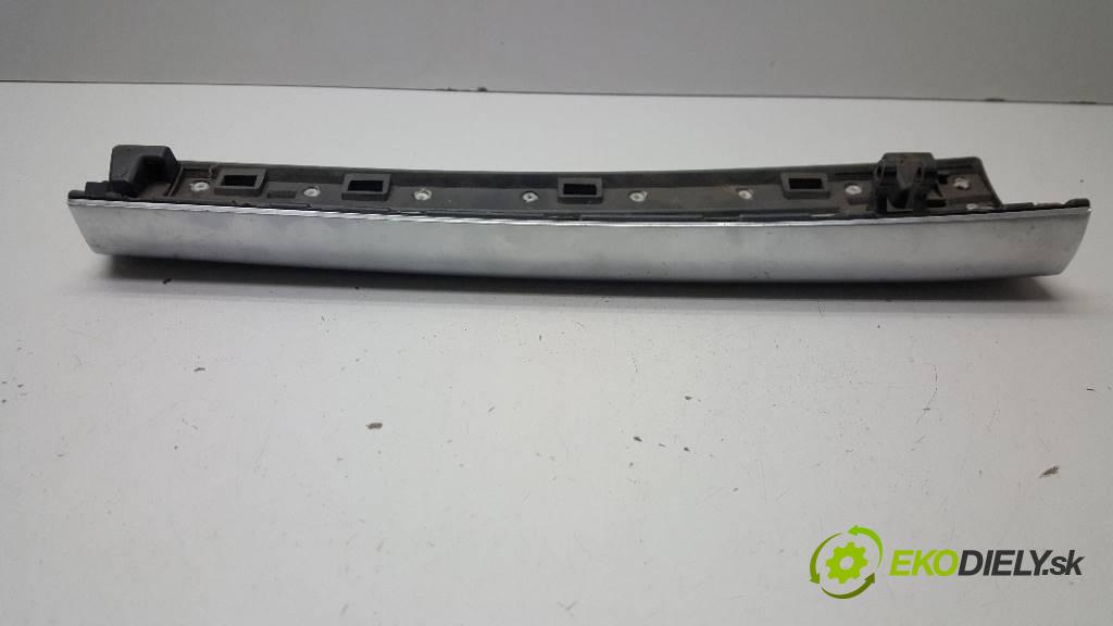 BMW X5    E70  Priehradka, kastlík spolujazdca PORYSOWANA  (Priehradky, kastlíky)