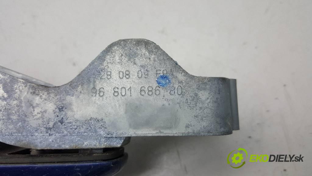 PEUGEOT 207  2009 70KW I 1397 Kľučka vonkajšia predný ľavá strana