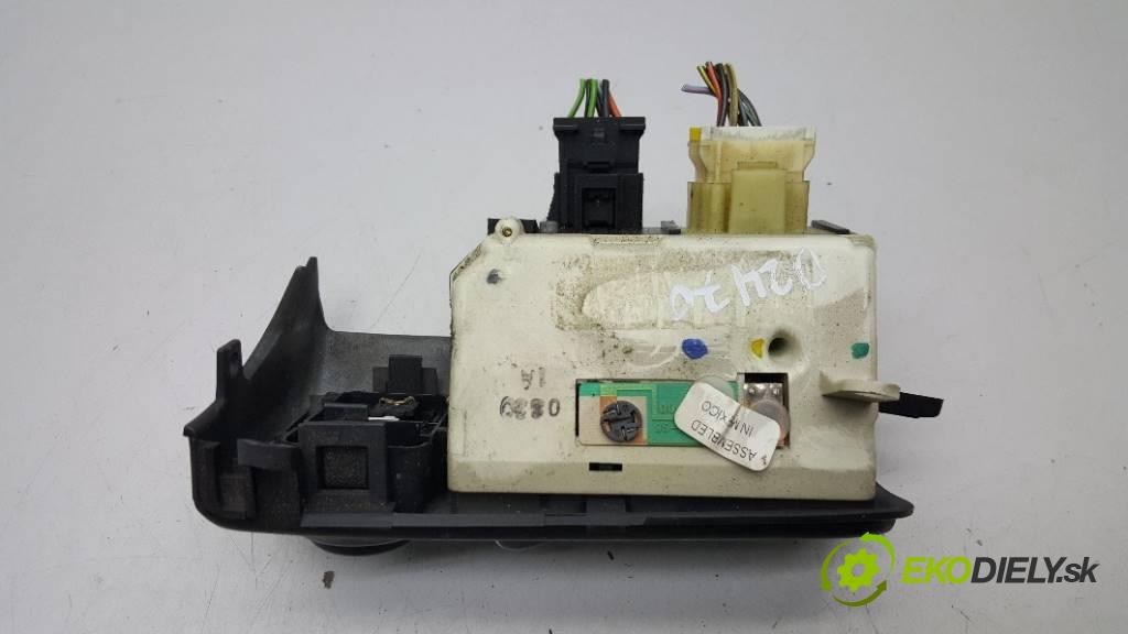 CHRYSLER GRAND VOYAGER LX  2000 116 KW LX  3301 Prepínač svetiel  (Prepínače, spínače, tlačidlá a ovládače kúrenia)