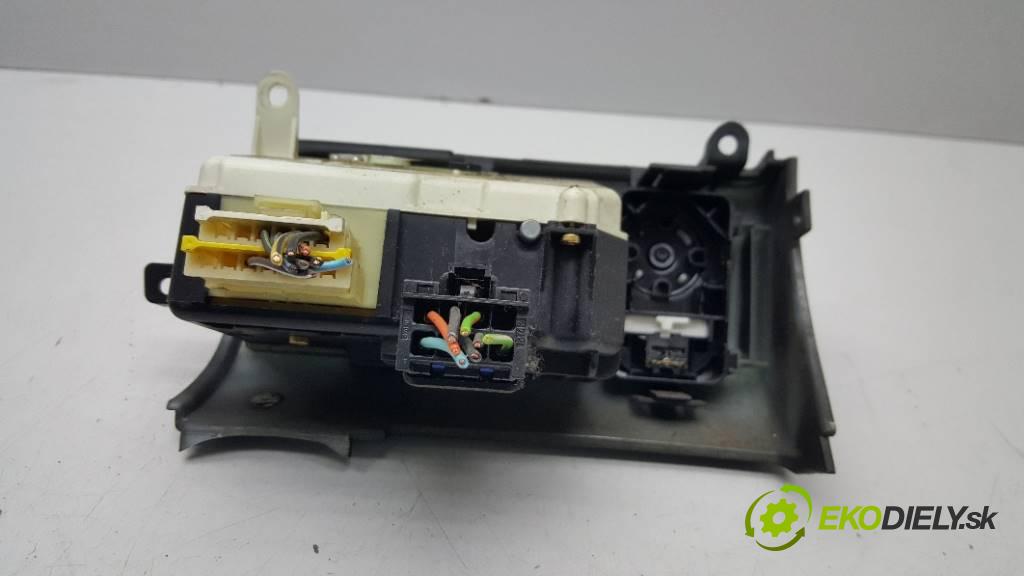 CHRYSLER GRAND VOYAGER LX  2000 116 KW LX  3301 Prepínač svetiel  (Prepínače, spínače, tlačidlá a ovládače kúrenia)