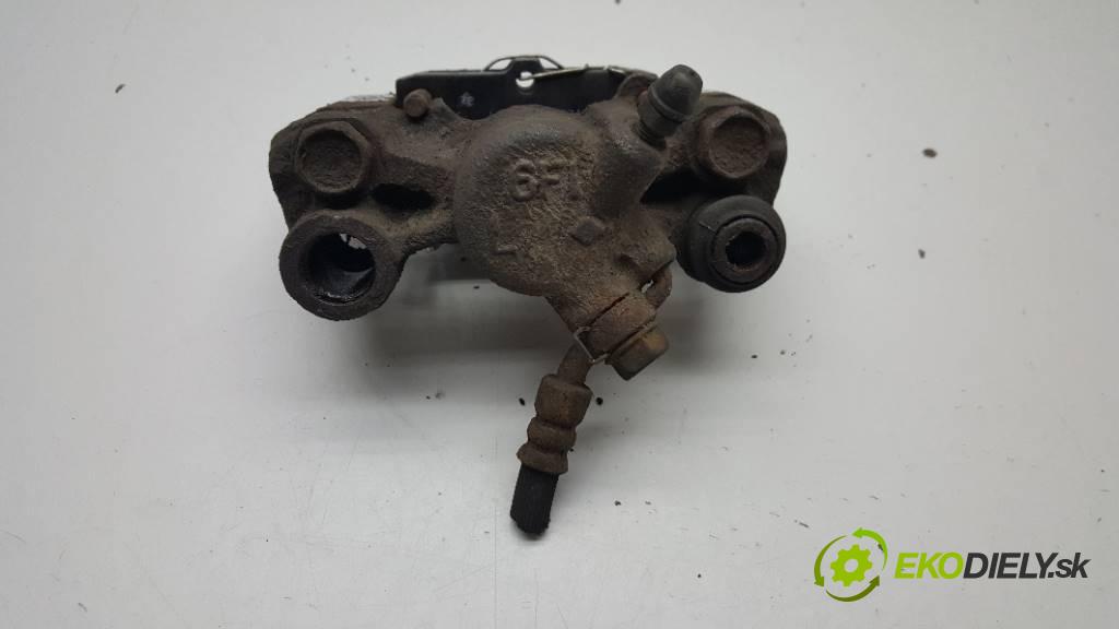 TOYOTA YARIS VERSO   2000 63KW   1299 Brzdič strmeň zad ľavy  (Ostatné)