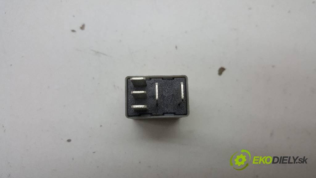 MERCEDES-BENZ GL420 CDI X164 2007 306 kW X164 4.0 relé A0025428119    (Relé)