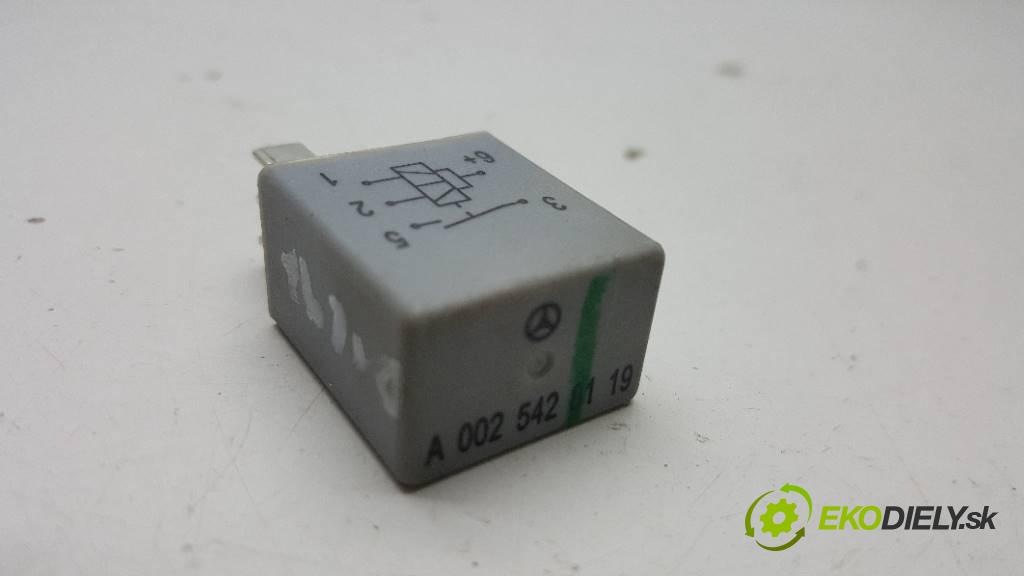 MERCEDES-BENZ GL420 CDI X164 2007 306 kW X164 4.0 relé A0025428119    (Relé)