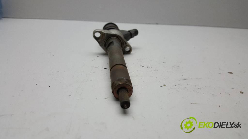 VOLVO V50 KOMBI 2007 110 kW KOMBI 1560 Vstrekovacie ventily 0445110297    (Vstrekovacie ventily)