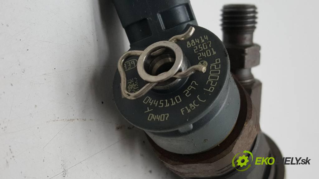 VOLVO V50 KOMBI 2007 110 kW KOMBI 1560 Vstrekovacie ventily 0445110297    (Vstrekovacie ventily)