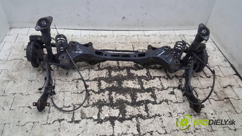 HYUNDAI  IX35   2012 99KW   1591 výztuha zadní část