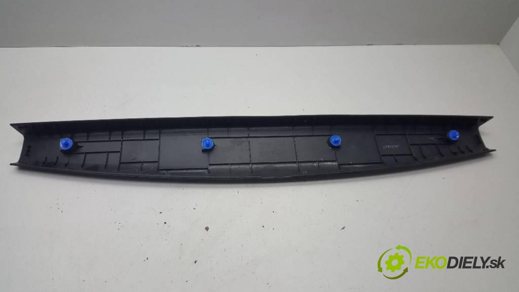 HYUNDAI  IX35   2012 99KW   1591 Lišta dverí zad OSŁONA  81761-2Y000 (Lišty)