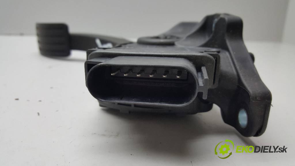 VOLVO XC 70   2015 158KW   2400 Potenciometer plynového pedálu 31329058 (Pedále)