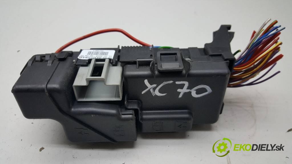 VOLVO XC 70   2015 158KW   2400 skříňka poistková DPN13800159HWB (Pojistkové skříňky)