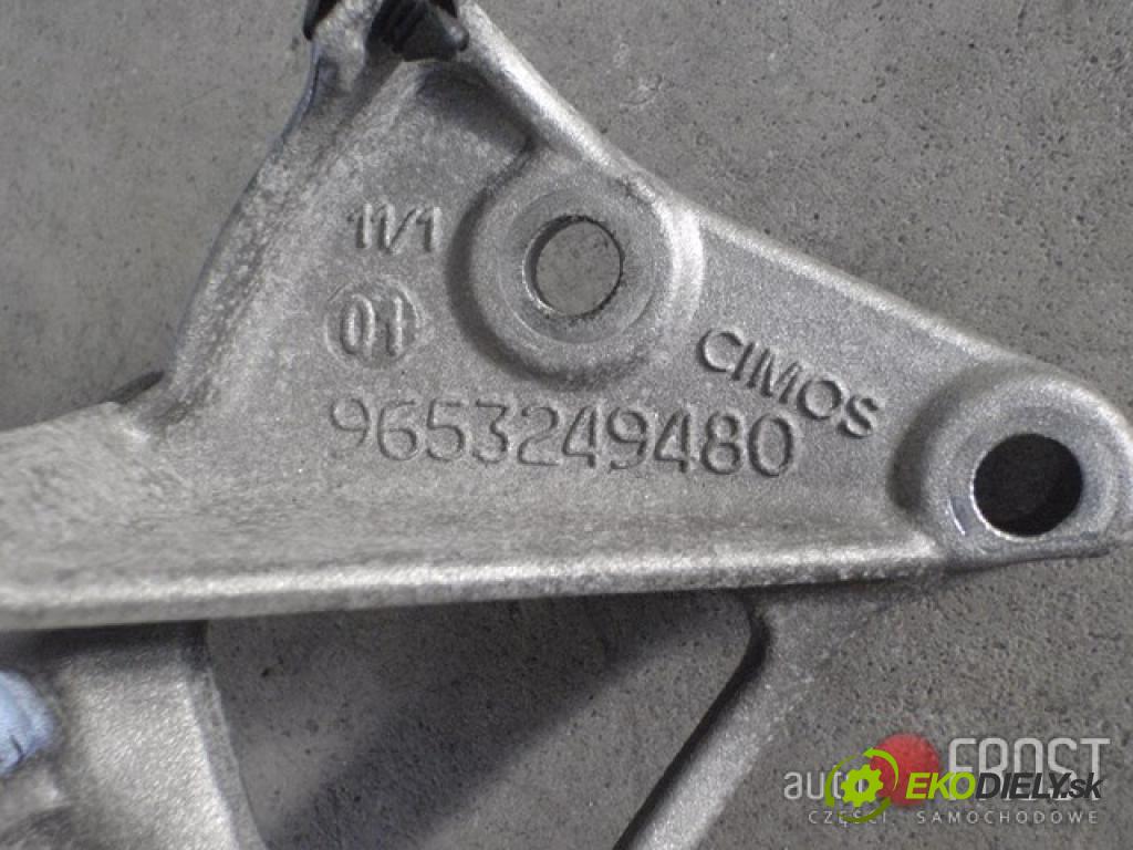 VOLVO V50    BRAK  uchycení uchycení držák alternátora V70 V50 S80 1.6d