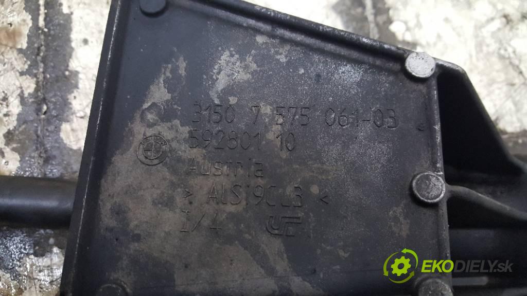 BMW F10 530 2013 190KW 530 2993 Poloos pravá  (Poloosy)