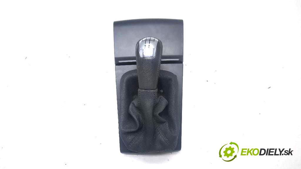 SKODA FABIA   2003 47KW   1896 - radiaca páka 7M3711113