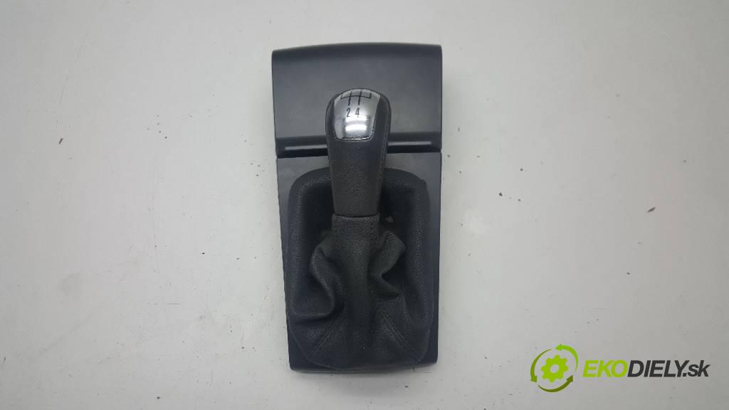 SKODA FABIA   2003 47KW   1896 - radiaca páka 7M3711113