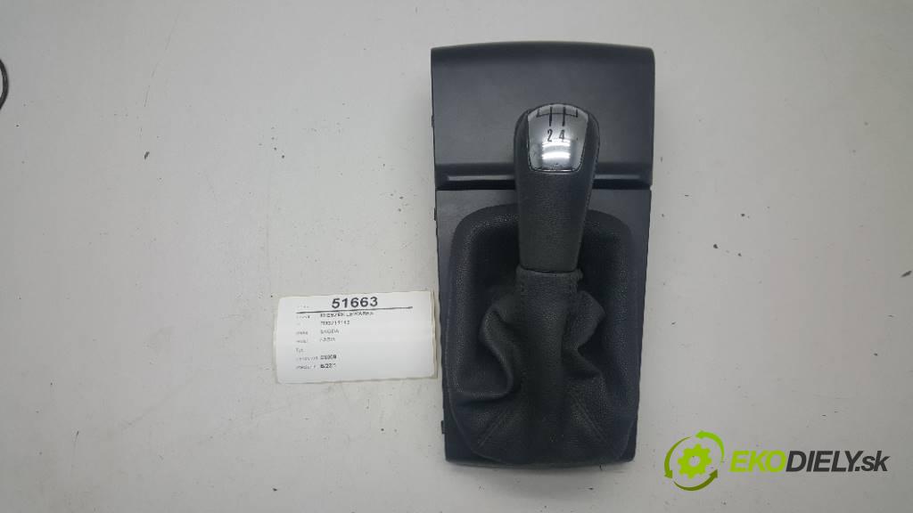 SKODA FABIA   2003 47KW   1896 - radiaca páka 7M3711113