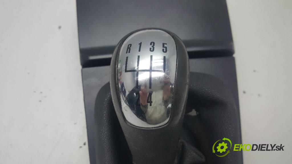 SKODA FABIA   2003 47KW   1896 - radiaca páka 7M3711113