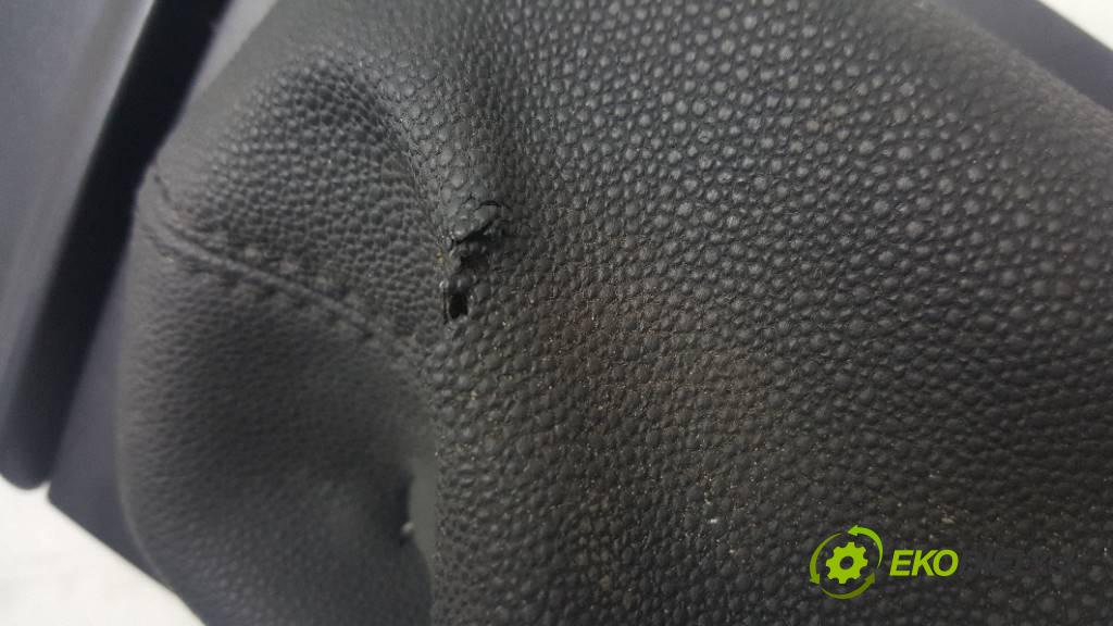 SKODA FABIA   2003 47KW   1896 - radiaca páka 7M3711113