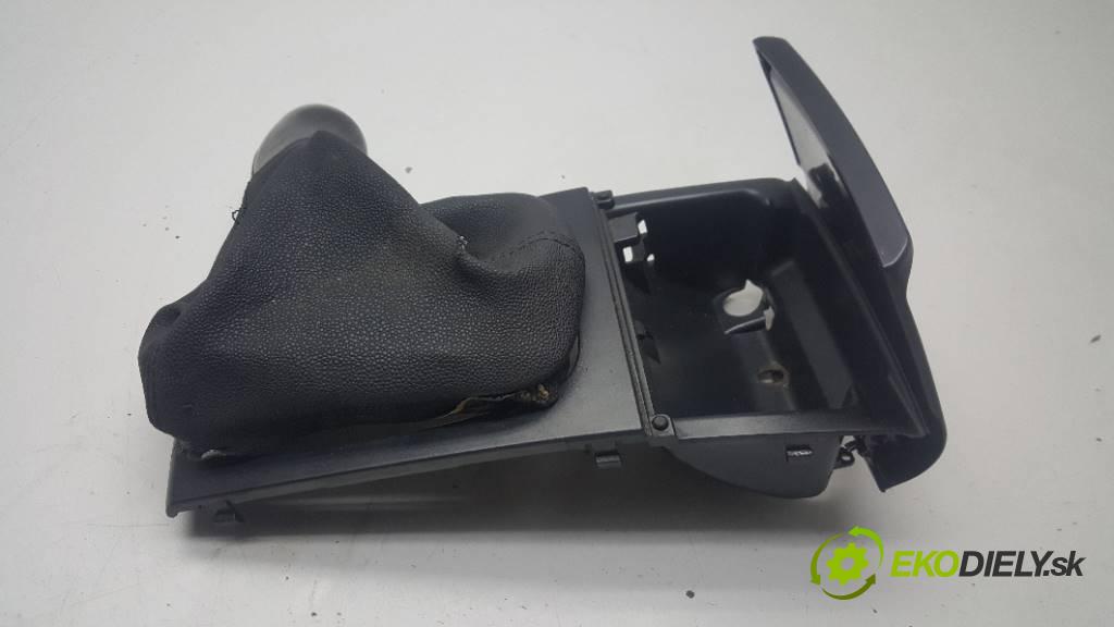 SKODA FABIA   2003 47KW   1896 - radiaca páka 7M3711113