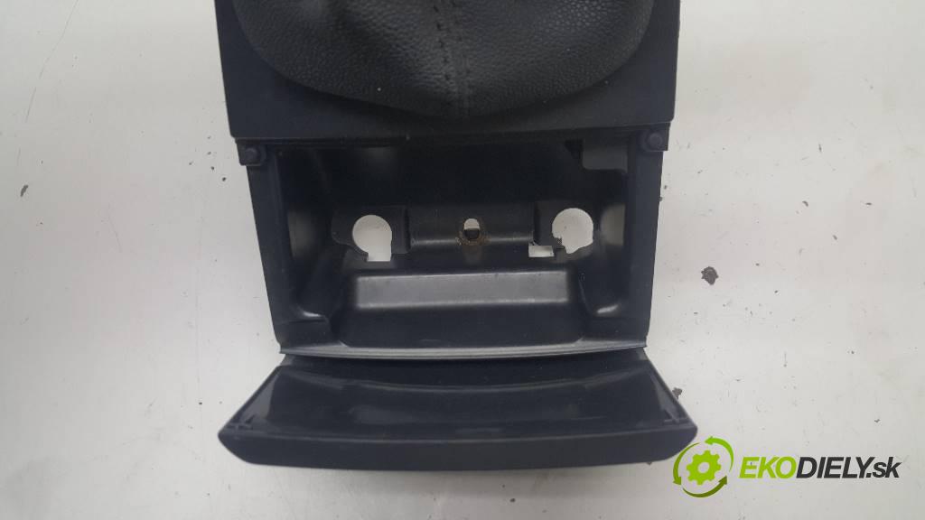 SKODA FABIA   2003 47KW   1896 - radiaca páka 7M3711113