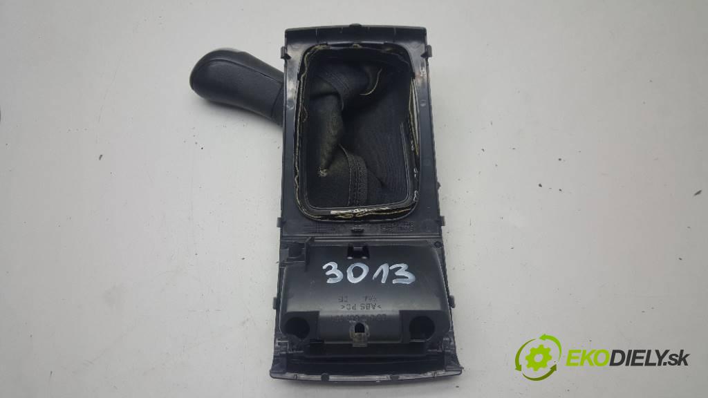 SKODA FABIA   2003 47KW   1896 - radiaca páka 7M3711113