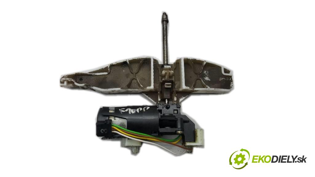 BMW F10 530 2013 190KW 530 2993 Motorček sedačky 1 PRAWY PRZÓD