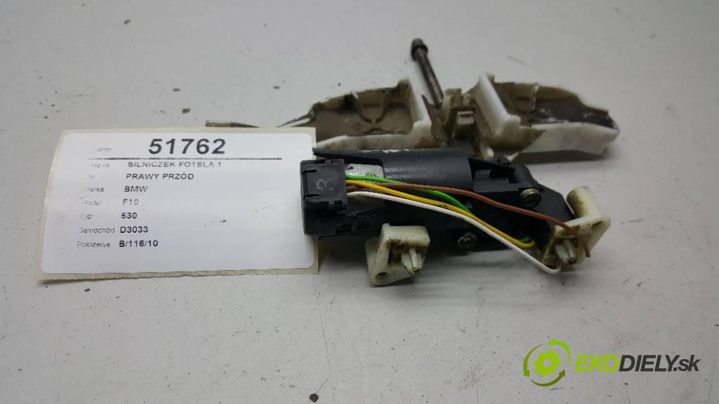 BMW F10 530 2013 190KW 530 2993 Motorček sedačky 1 PRAWY PRZÓD