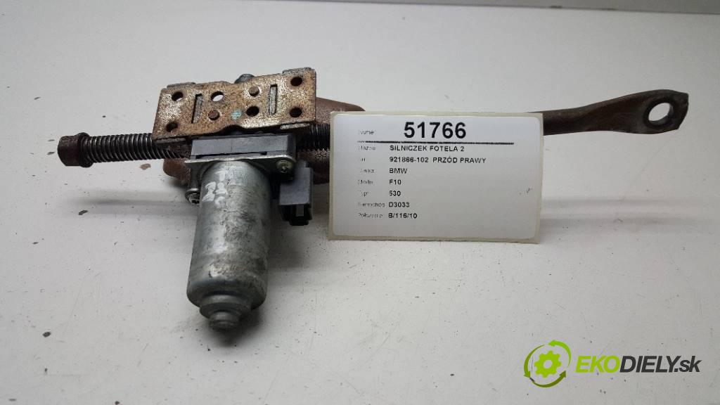 BMW F10 530 2013 190KW 530 2993 Motorček sedačky 2 921866-102  PRZÓD PRAWY