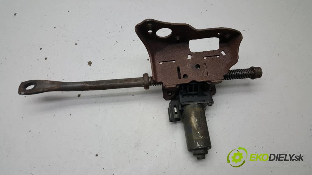 BMW F10 530 2013 190KW 530 2993 Motorček sedačky 2 921866-102  PRZÓD PRAWY