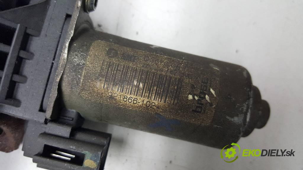 BMW F10 530 2013 190KW 530 2993 Motorček sedačky 2 921866-102  PRZÓD PRAWY