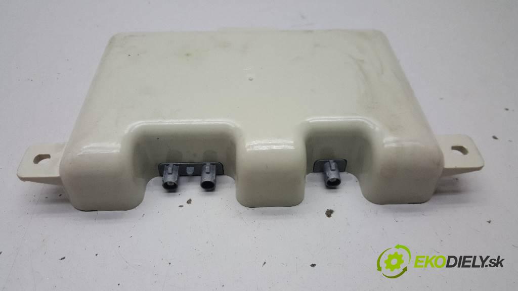 BMW F13 640D 2014 313 kW 640D 2993 Zosilňovač antenový 6943023-02   (Zosilňovače)