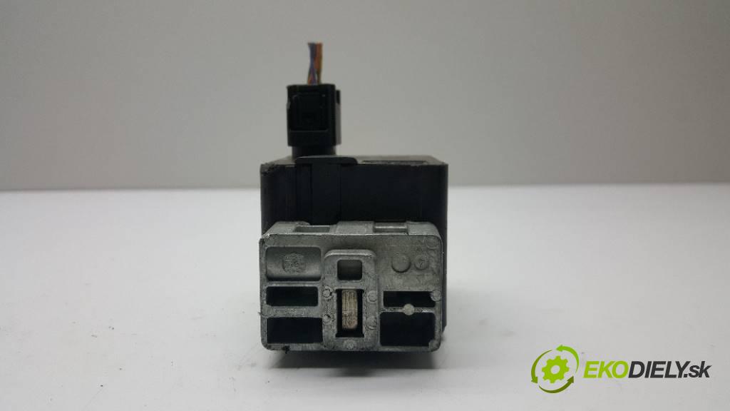 RENAULT MEGANE SCENIC II 2003 100 KM II 1,5 dci blokáda volantu 8200468515 (Ostatní)