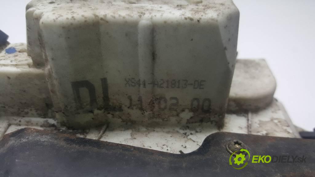 FORD FOCUS       zámok přední část levý XS41-A21813-DE