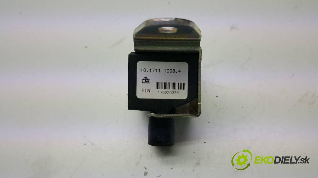 VOLVO V 60    2013 163 kW    1984 snímač nárazu 1 7G9N-5B739-AA