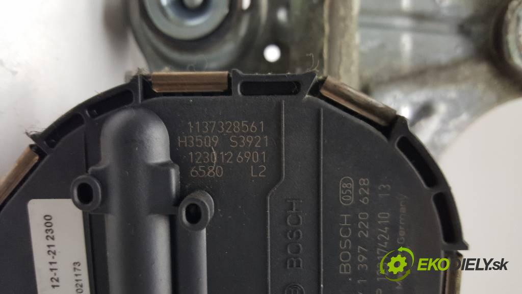 VOLVO V 60    2013 163 kW    1984 Mechanizmus stieračov predný 30753493    (Motorčeky stieračov predné)